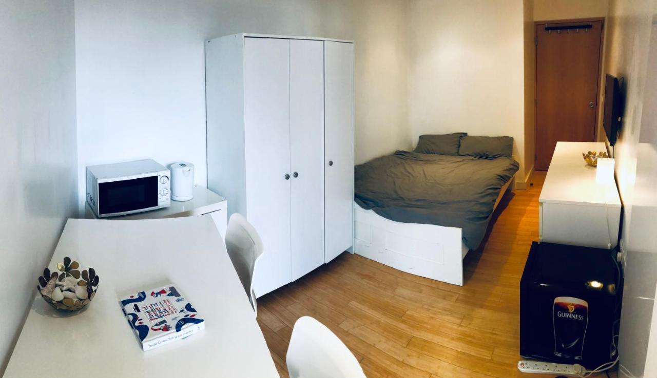 Double Room With Private Balcony London Eksteriør bilde